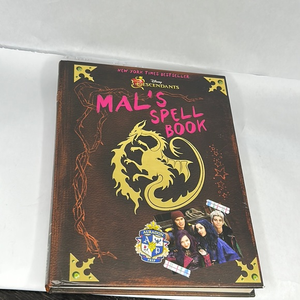 Disney Descendants: Mal's‎ Spell Book